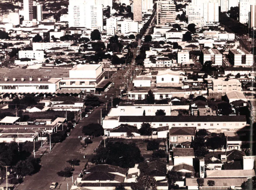 Vista parcial de Campo Grande - A esquerda prédio do antigo Terminal Rodoviário em 1982