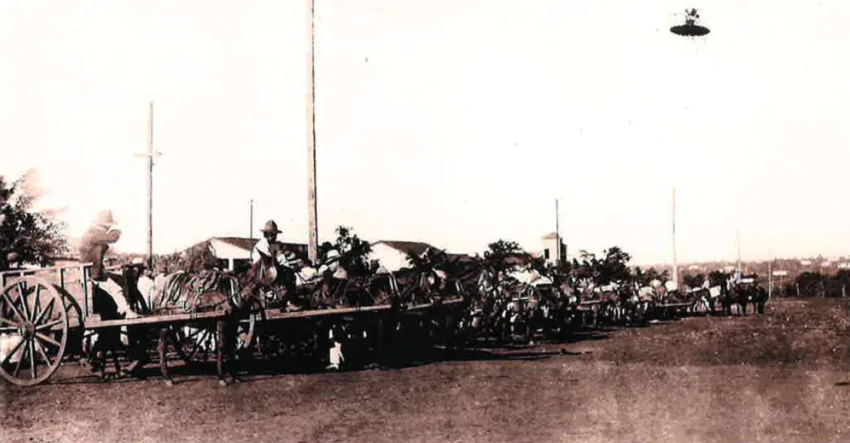 Feira Livre na década de 1930 - Largo próximo ao atual Mercado Municipal Antônio Valente